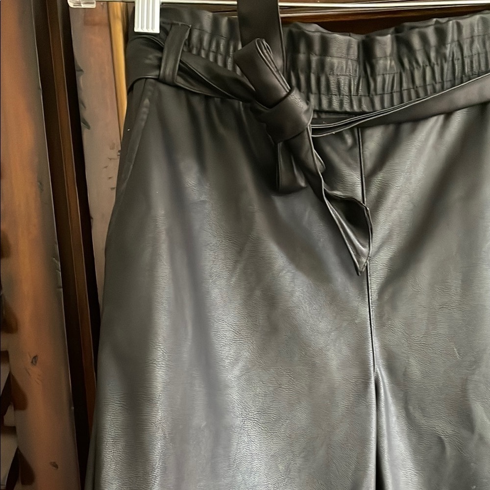 Guess NWOT Black Faux Leather Jogger Pants XS - Picture 6 of 9